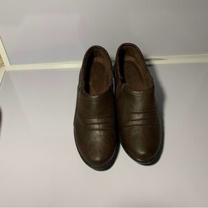 Easy Street Brown Mules Classic Slip-On Design